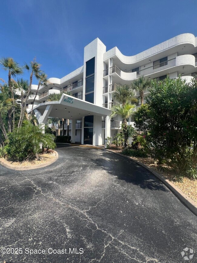Building Photo - 300 Columbia Dr