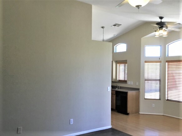 Building Photo - 11454 E Persimmon Ave