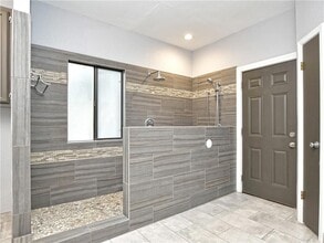 Building Photo - 606 Tyrone Dr