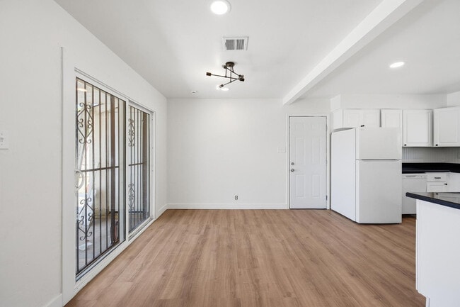 Building Photo - 2558 N 40th St