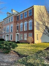 Building Photo - 43000 Matties Terrace