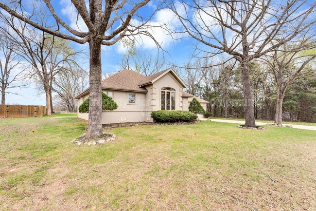 Building Photo - 271 Loganberry Rd