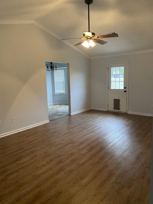 Building Photo - 218 Shayna Dr