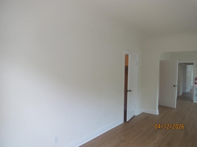 Building Photo - 2045 S Harcourt Ave