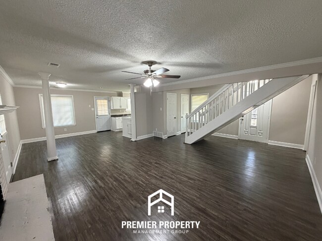 Foto del edificio - 3875 Earlynn Dr