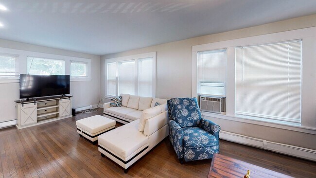 Foto del edificio - Charming and Spacious 5BD 2.5BA House in B...