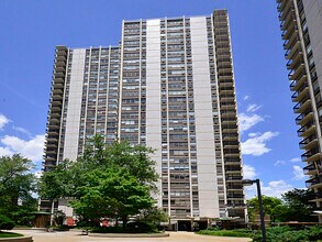 Building Photo - 1460 N Sandburg Ter