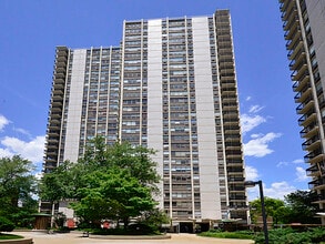 Building Photo - 1460 N Sandburg Ter