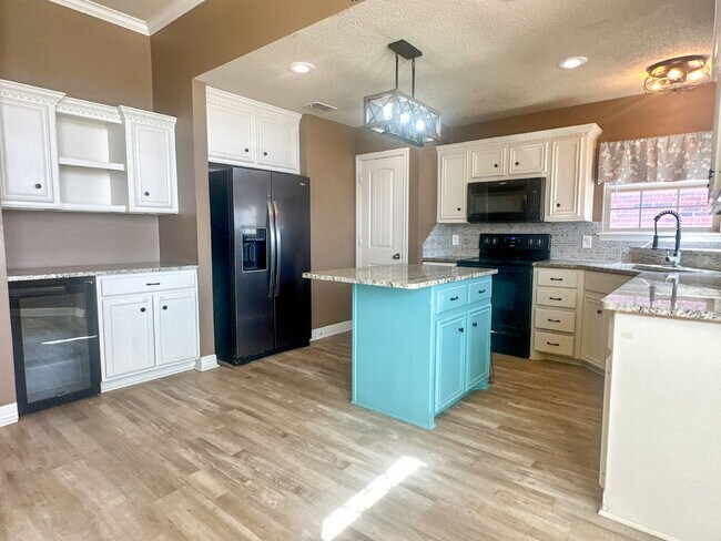 Foto del edificio - Spacious 3/2 with loads of Character!