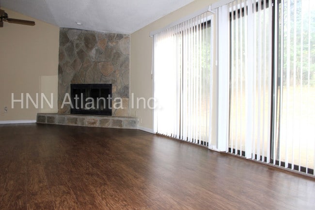 Building Photo - Ranch Style Home! Spacious Floor Plan