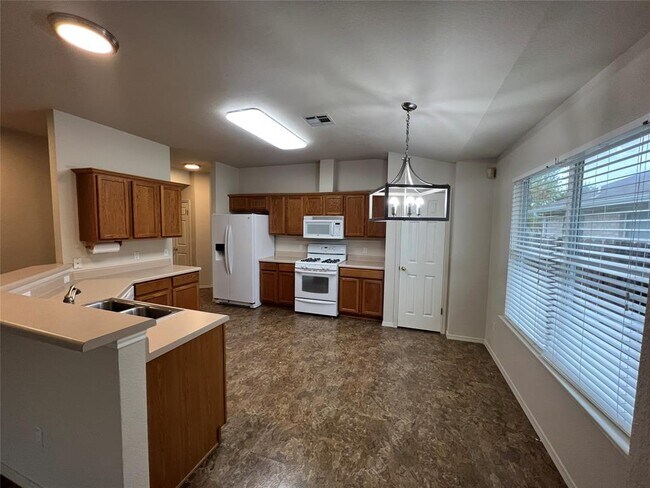 Building Photo - 14610 Rumfeldt St