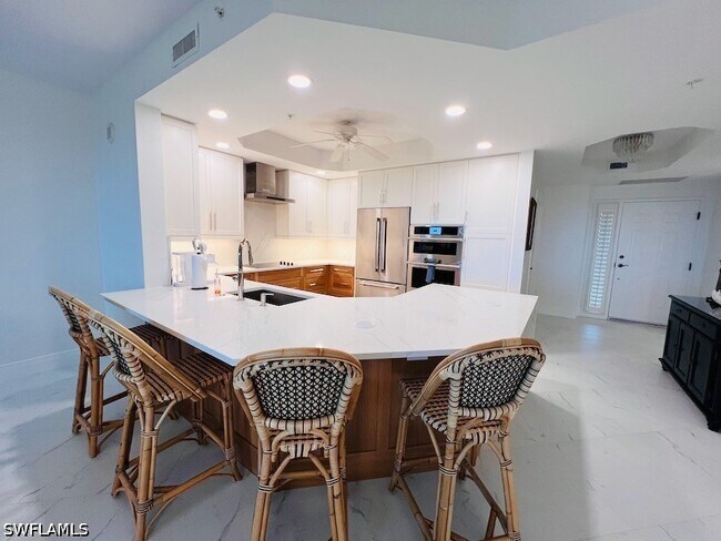 Foto del edificio - 425 Cove Tower Dr