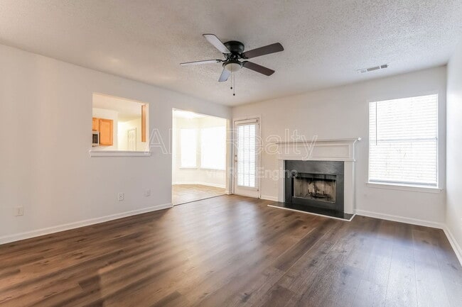 Foto del edificio - 828 Marcus Ln