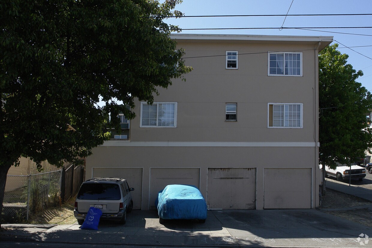 Building Photo - 3500 35th Ave