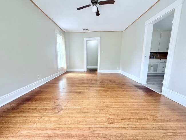 Living Room - 900 W Parker St