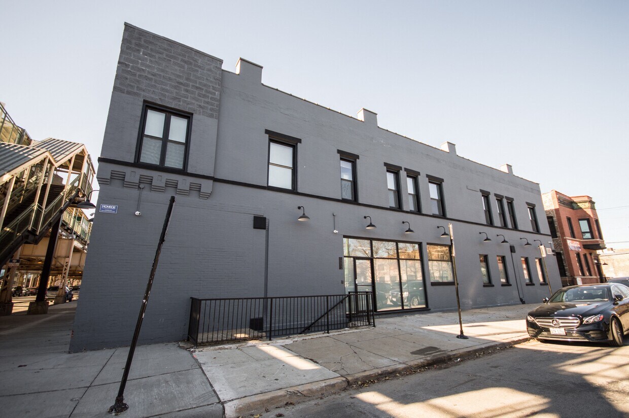 Primary Photo - 202-10 N. Justine St. / 1532 W. Lake St.