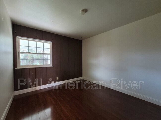 Building Photo - 3224 Windsor Dr