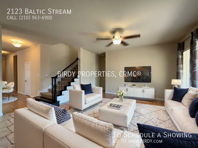 Building Photo - "Spacious 4-Bed Oasis with 3.5 Baths in Sa...