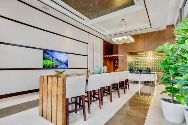 Building Photo - 5875 Collins Ave