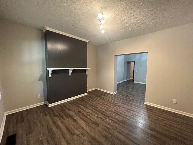 Foto del edificio - 1253-1255 Eastwood Avenue