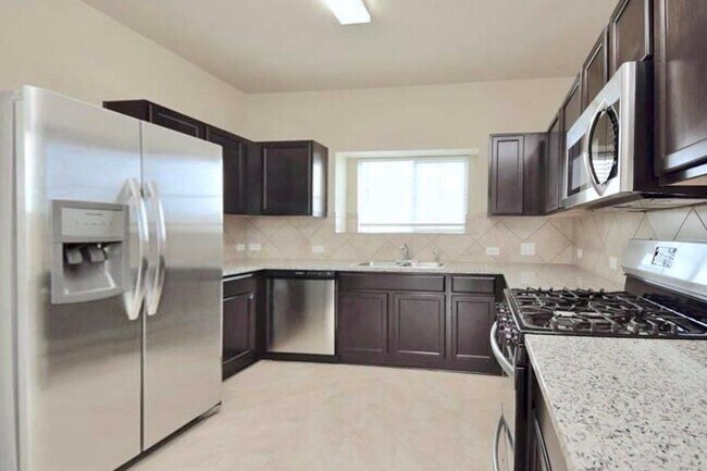 Building Photo - 10100 Avers Ln