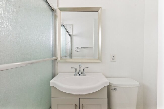 Building Photo - Catalina Apartments