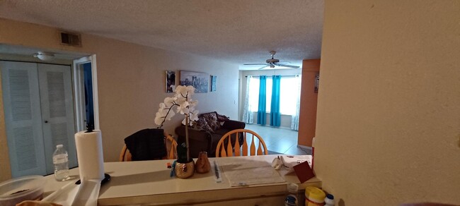 Foto del edificio - 1401 Village Blvd