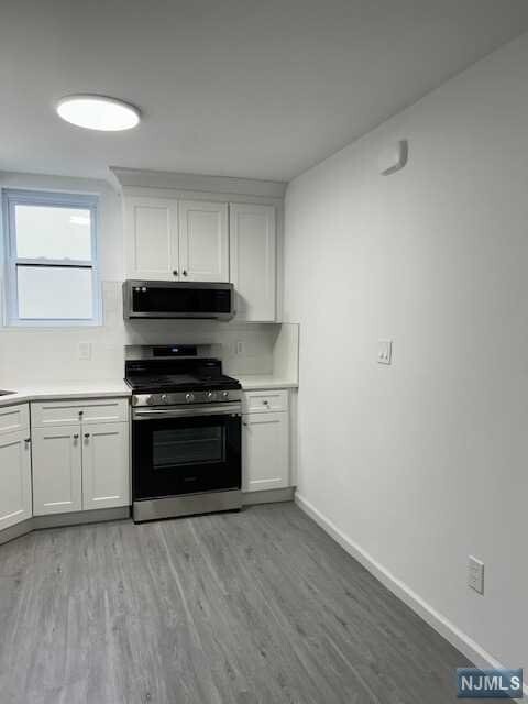 Building Photo - 452 Walker St