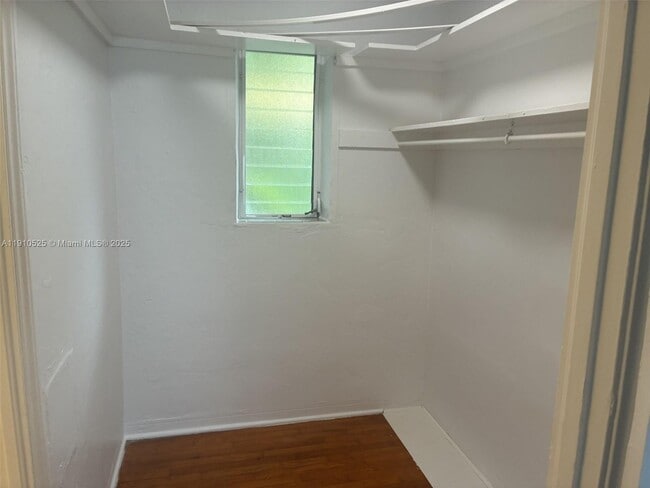 Building Photo - 334 25th St