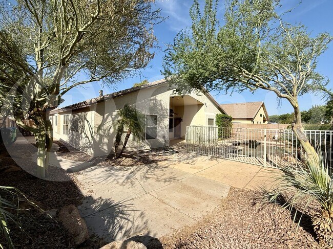 Building Photo - 9559 E Obispo Ave