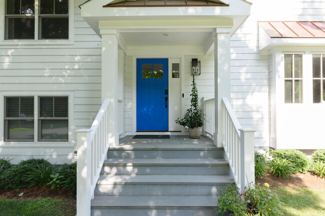 Building Photo - 36 Pleasant St