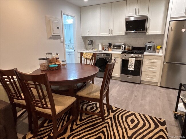 Foto del edificio - 30 Barstow Rd