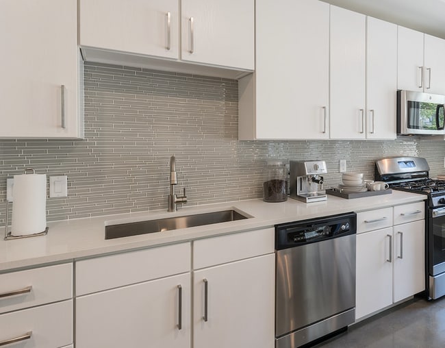 Studio Steal: Reduced Rates + 1 Month Free! - Studio Steal: Reduced Rates + 1 Month Free! Apartment