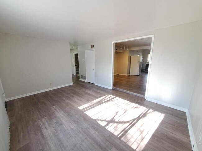 Building Photo - 1429 Vero Dr