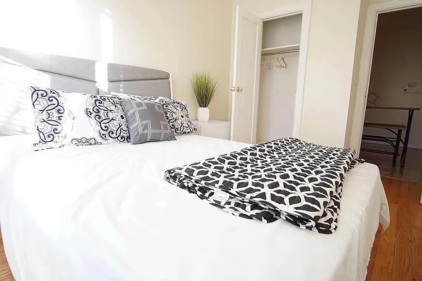 Primary Photo - 2 bedroom in BROOKLYN NY 11225