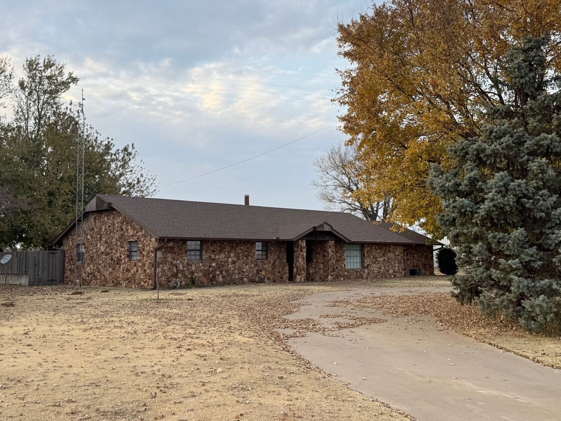 Primary Photo - Beautiful Country Home with Shop & Finished Basement