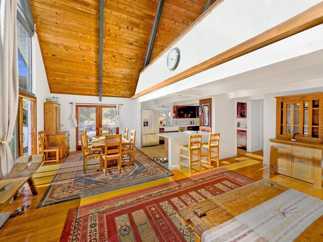 Building Photo - 22012 Topanga School Rd