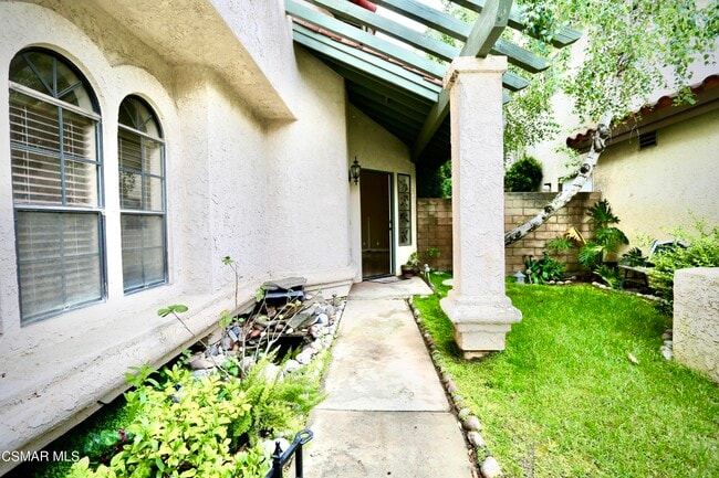 Building Photo - 2704 Simi Hills Ln