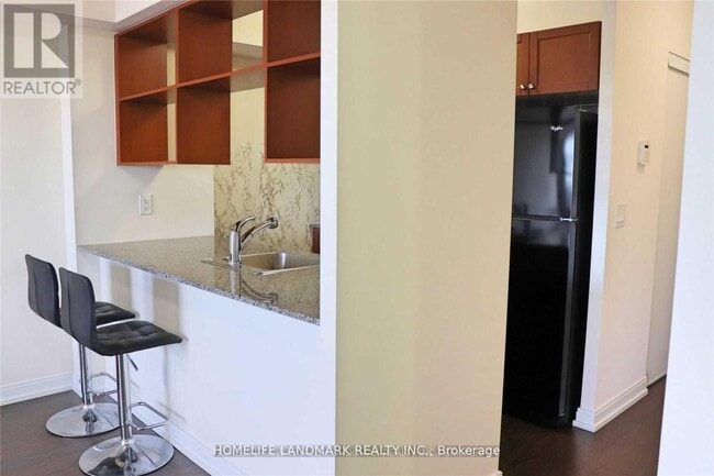 Building Photo - 181 Village Green Square