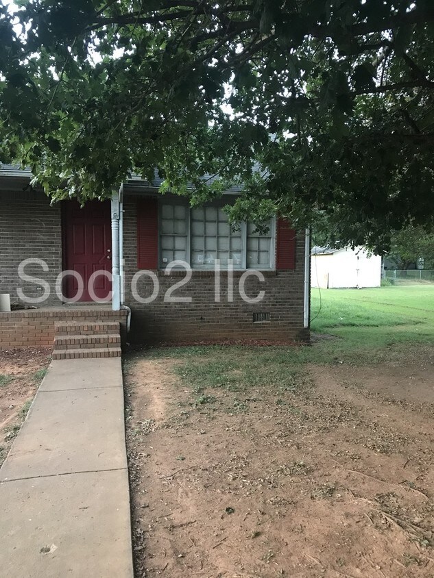 Primary Photo - Comfortable Town Home Great