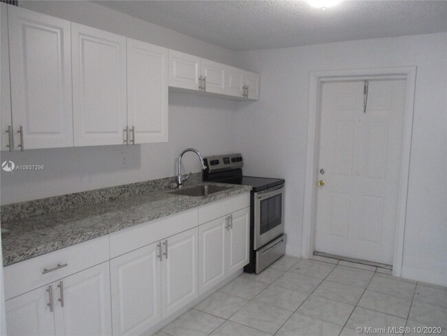 Building Photo - 112 Miami Gardens Rd