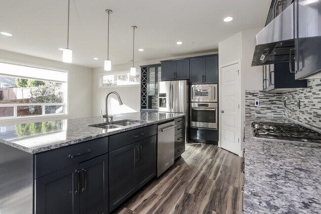 Foto del edificio - Spacious 5-Bedroom Home for Rent in Martha Lake – Lynnwood