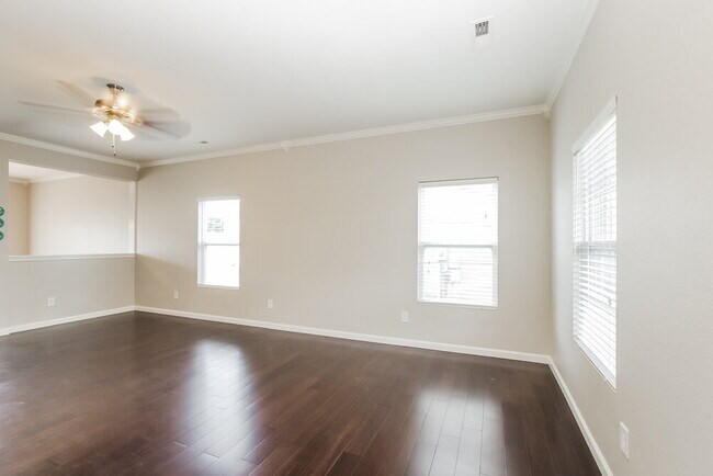 Foto del edificio - 910 Willow Wind Dr