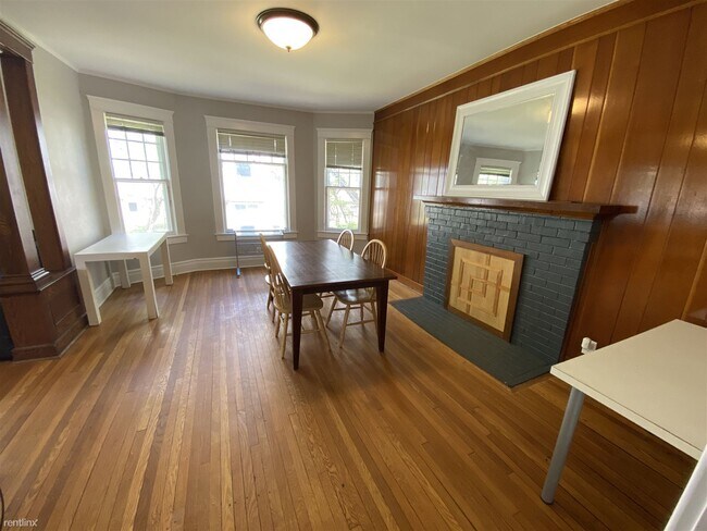 Building Photo - 6 br, 3 bath House - 517 Elm St