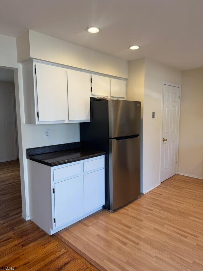 Building Photo - 29 Aubrey St