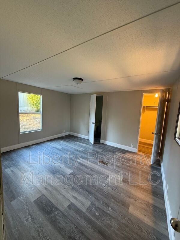 Foto del edificio - 121 New Hope Cir