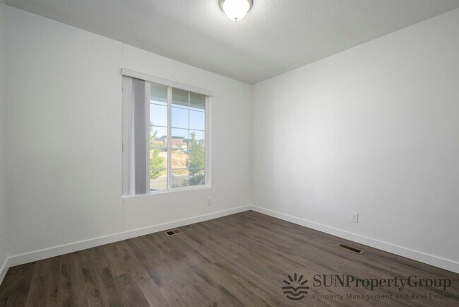 Building Photo - Beautiful Updated Home In Great South Jord...