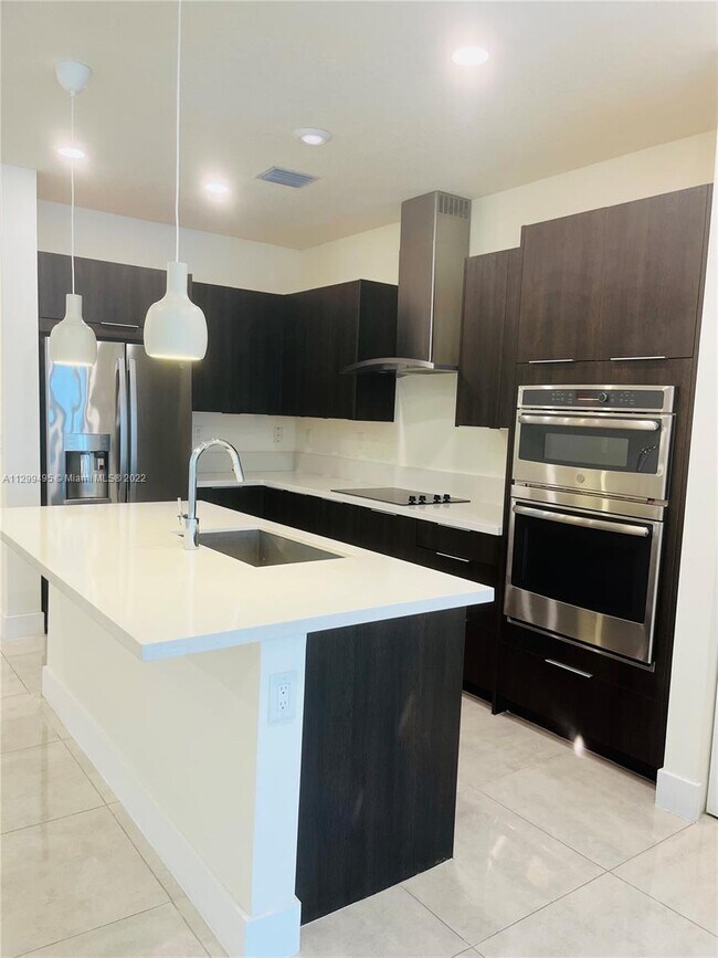 Foto del edificio - 6667 NW 102nd Path