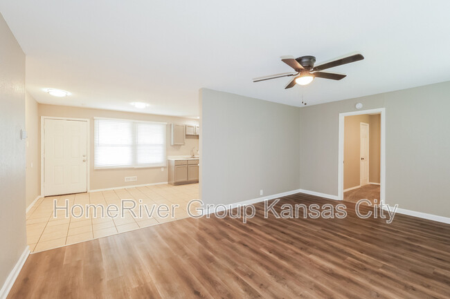 Foto del edificio - 7713 E 111th Terrace