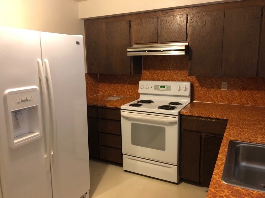 Primary Photo - Steps Away from Alki Beach!! Two Level 2bd...